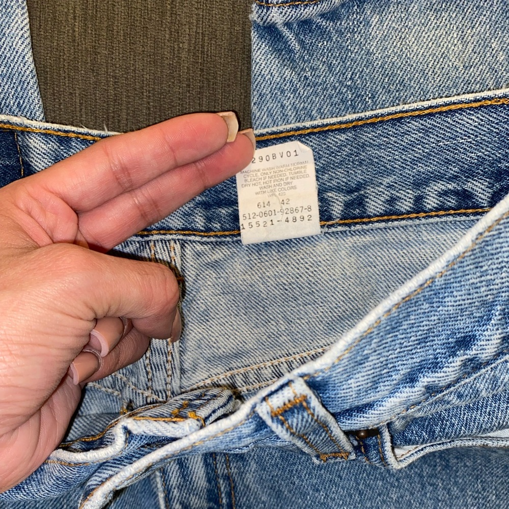 Levis - Picture 3 of 4